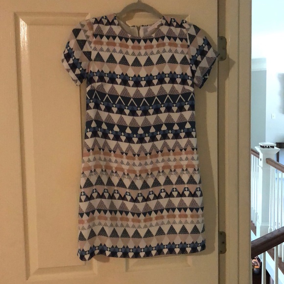 Dresss - Picture 2 of 4